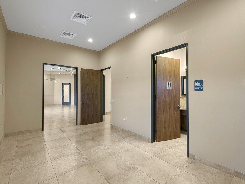 More Photos Of 714 S Peek Rd, Katy Medical For Lease