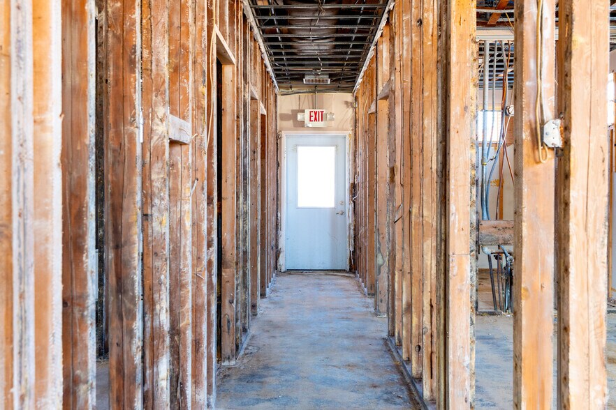 More Photos Of 515 N Monroe St, Litchfield Medical For Sale