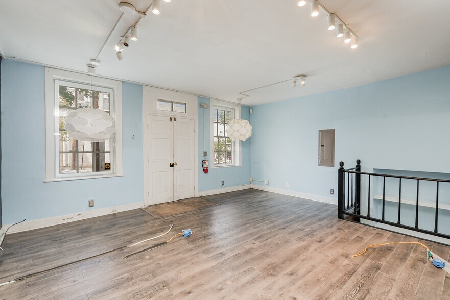 More Photos Of 826 Caroline St, Fredericksburg Storefront Retail Office For Lease