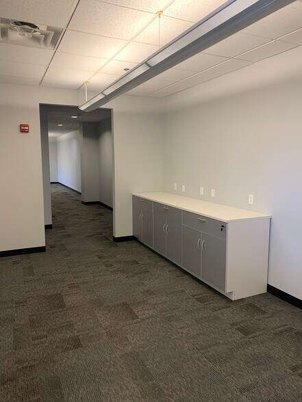 More Photos Of 135-141 Barnum Rd, Devens Manufacturing For Lease