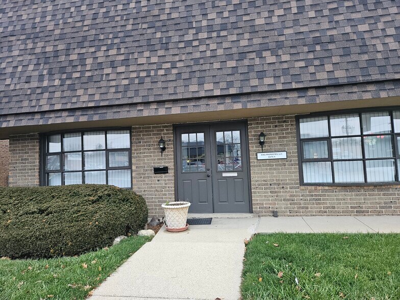 More Photos Of 140 W Saint Charles Rd, Villa Park Office Residential For Lease