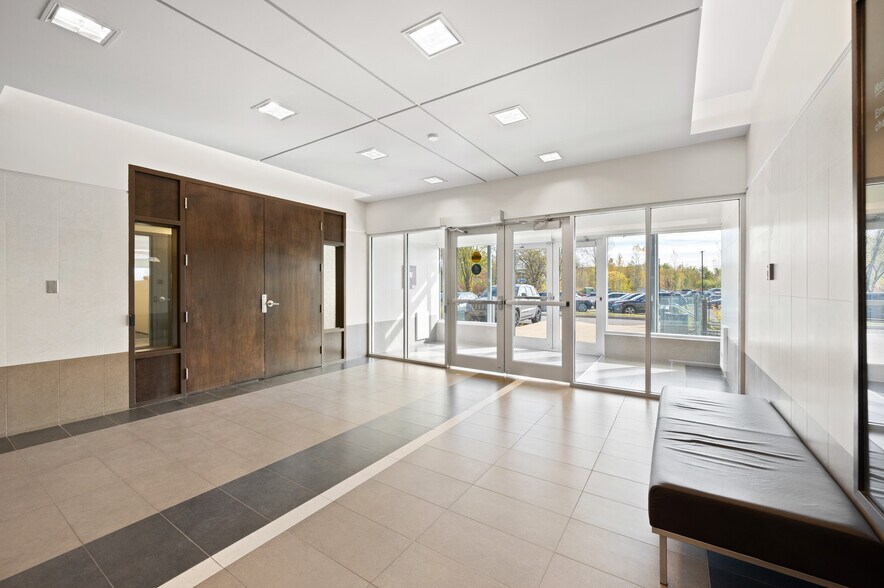 More Photos Of 1175 Boul Lebourgneuf, Québec Office For Lease
