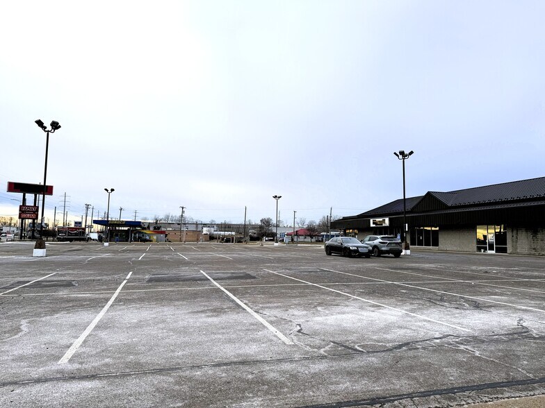 More Photos Of 11811 E 8 Mile Rd, Warren General Retail For Lease