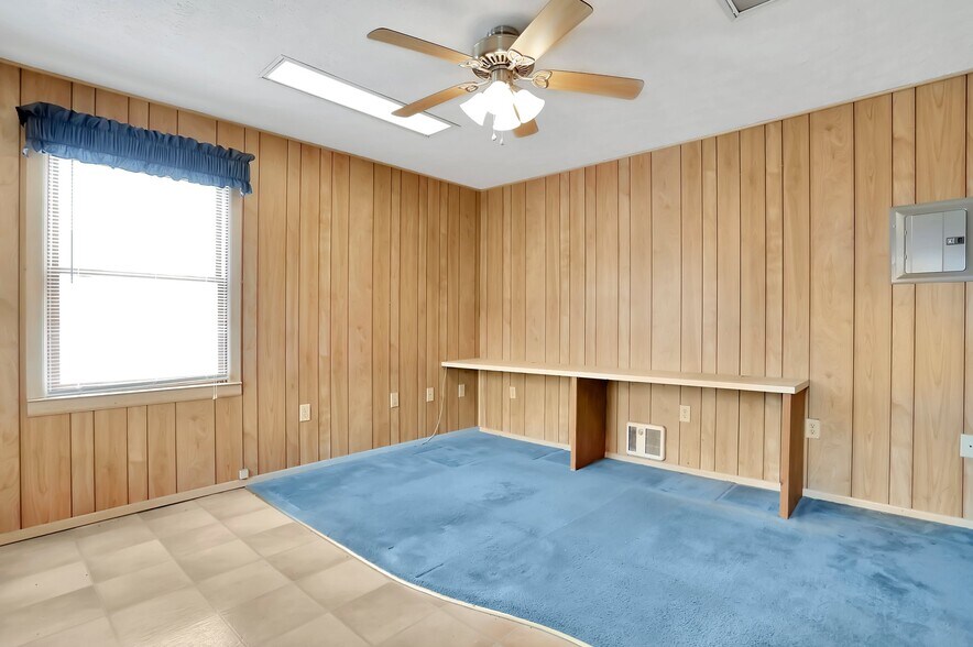 More Photos Of 9604 S Congress St, New Market Office For Sale