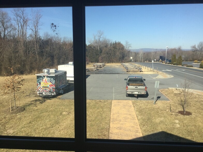 More Photos Of 33859 Old Valley Pike, Strasburg Office For Sale