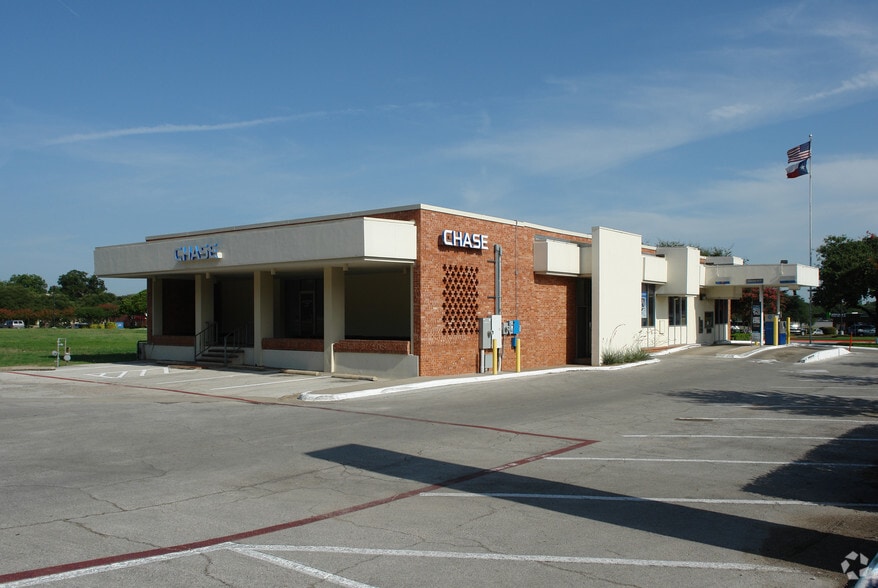 More Photos Of 655-700 W Illinois Ave, Dallas Unknown For Lease