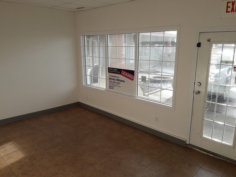 More Photos Of 6201 50th St, Leduc General Retail For Sale