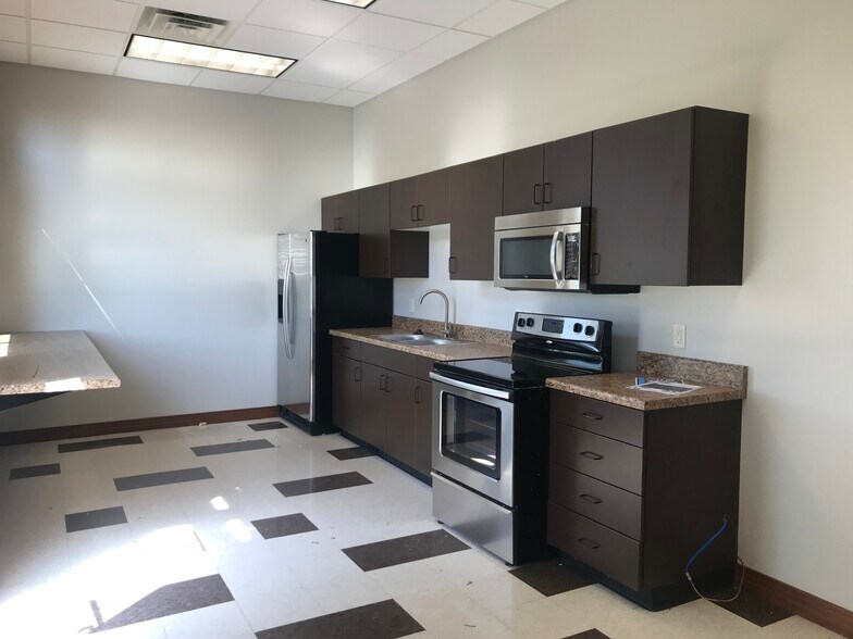 More Photos Of 5117 S Crossing Pl, Sioux Falls Office For Lease