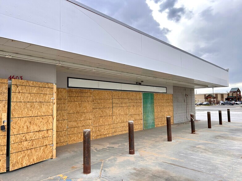 More Photos Of 4603 W Yellowstone Hwy, Mills General Retail For Sale