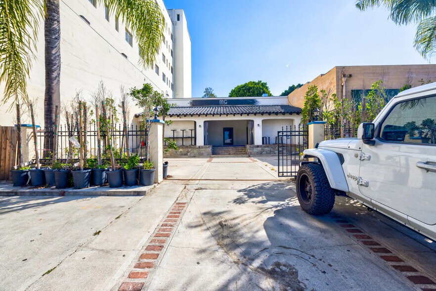 More Photos Of 7039 Greenleaf Ave, Whittier Restaurant For Sale