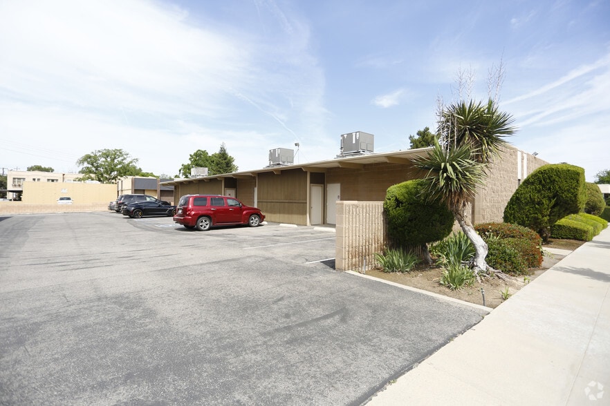 More Photos Of 2201-2205 19th St, Bakersfield Medical For Sale