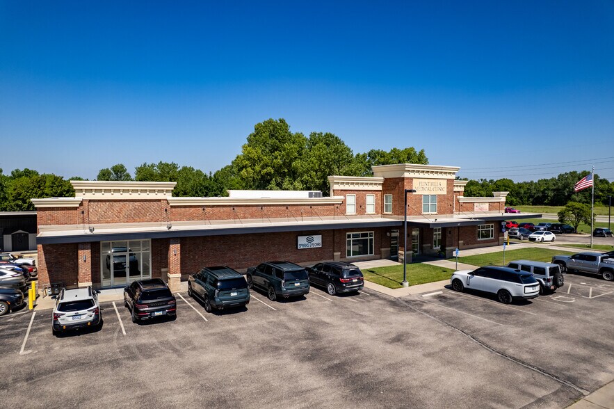 More Photos Of 307 W US Highway 54, Andover General Retail For Sale