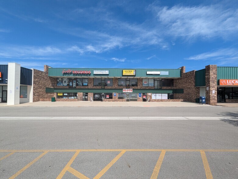 More Photos Of 3245-3247 Court St, Pekin General Retail For Lease