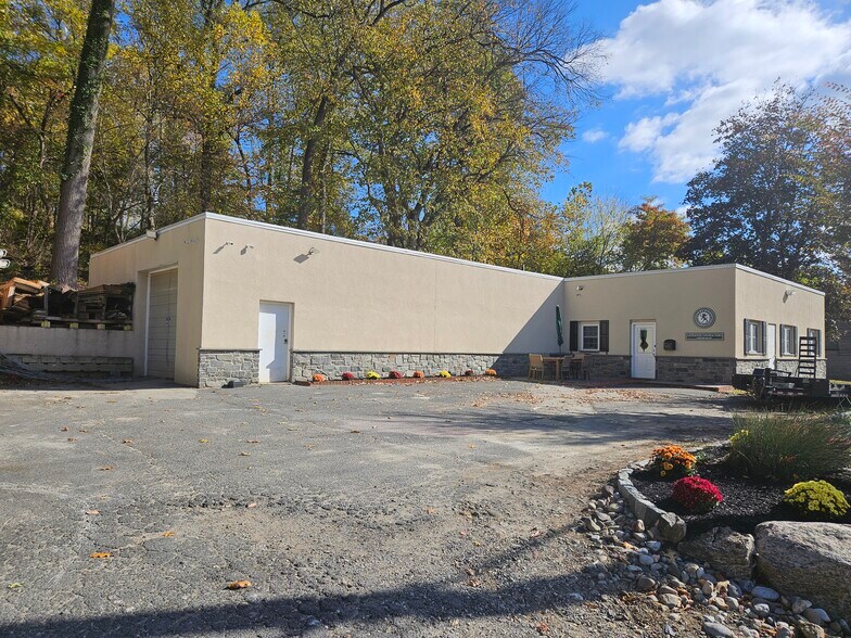 Primary Photo Of 9 River Rd, Conshohocken Light Distribution For Sale