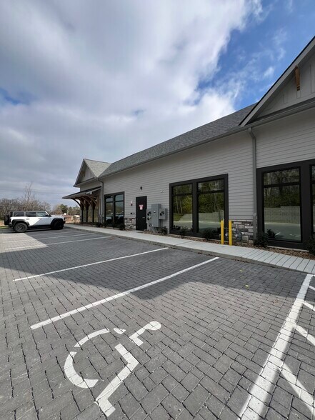 More Photos Of 1624 W Main St, Franklin Storefront Retail Office For Sale
