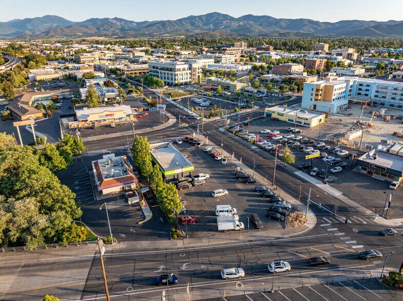 More Photos Of 348 N Riverside Ave, Medford Auto Repair For Lease
