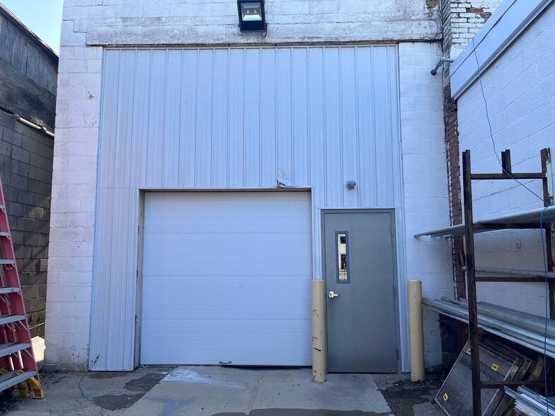 More Photos Of 2004 Leonard Ave, Columbus Warehouse For Sale