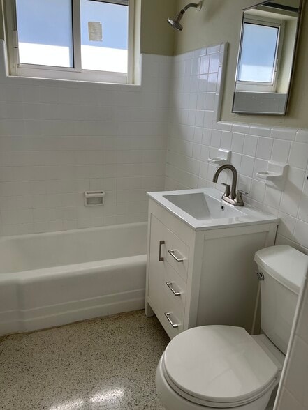 More Photos Of 1100 NE 18th Ct, Fort Lauderdale Apartments For Sale