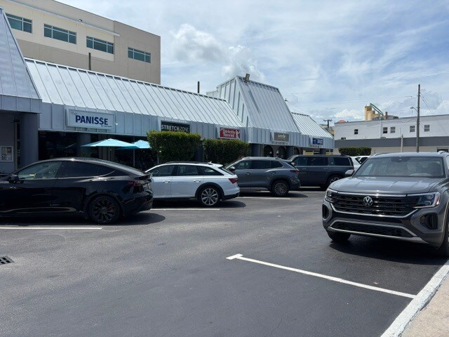 More Photos Of 7304 SW 57th Ave, South Miami General Retail For Lease