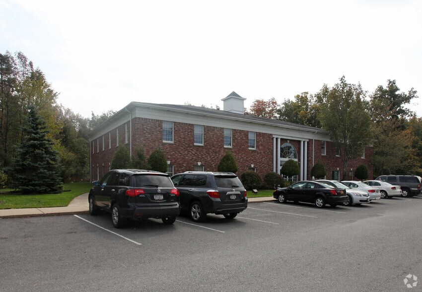 More Photos Of 3045 Southwestern Blvd, Orchard Park Unknown For Lease