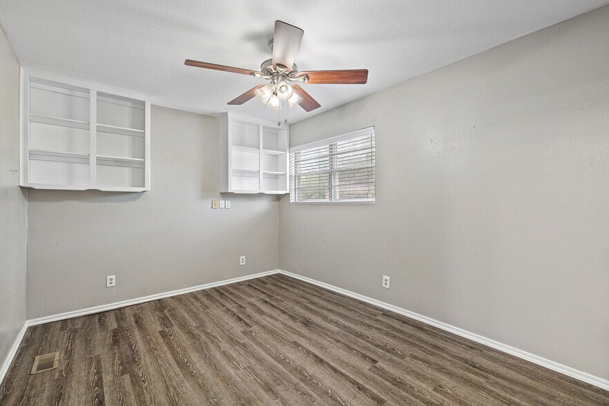 More Photos Of 1600 S Choctaw Ave, El Reno Office For Sale