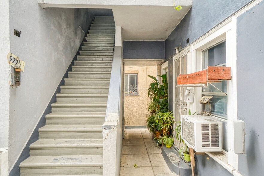 More Photos Of 975 S Ardmore Ave, Los Angeles Apartments For Sale