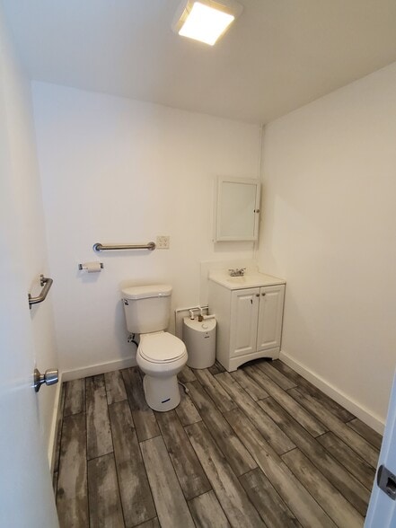 More Photos Of 1090 N E St, San Bernardino Storefront For Sale