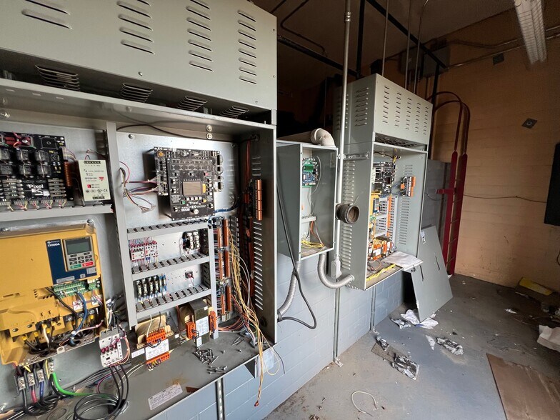 More Photos Of 100 N Main St, Corsicana Office Residential For Sale