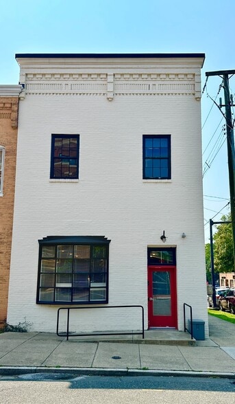 Primary Photo Of 130 N Fayette St, Alexandria General Retail For Lease