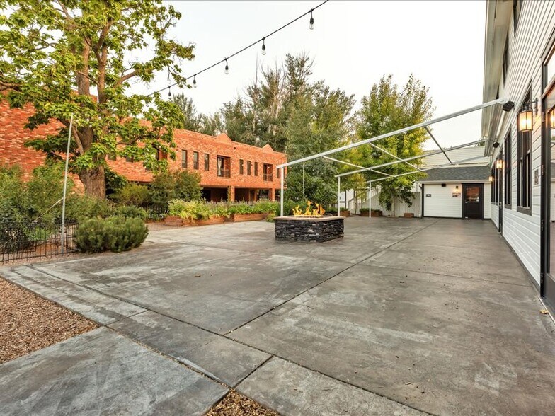 More Photos Of 121 E 2nd Ave, Niwot Restaurant For Lease