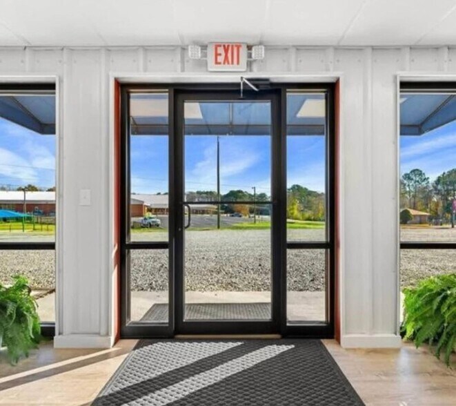 More Photos Of 1305 Filter Plant Dr, Elberton General Retail For Sale