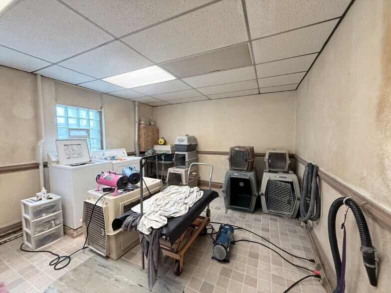 More Photos Of 125 N Main St, Marion Storefront Retail Residential For Sale