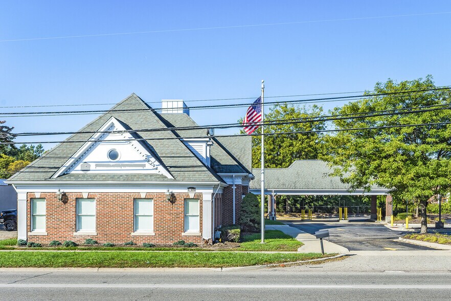 More Photos Of 22575 Telegraph Rd, Southfield Storefront Retail Office For Sale