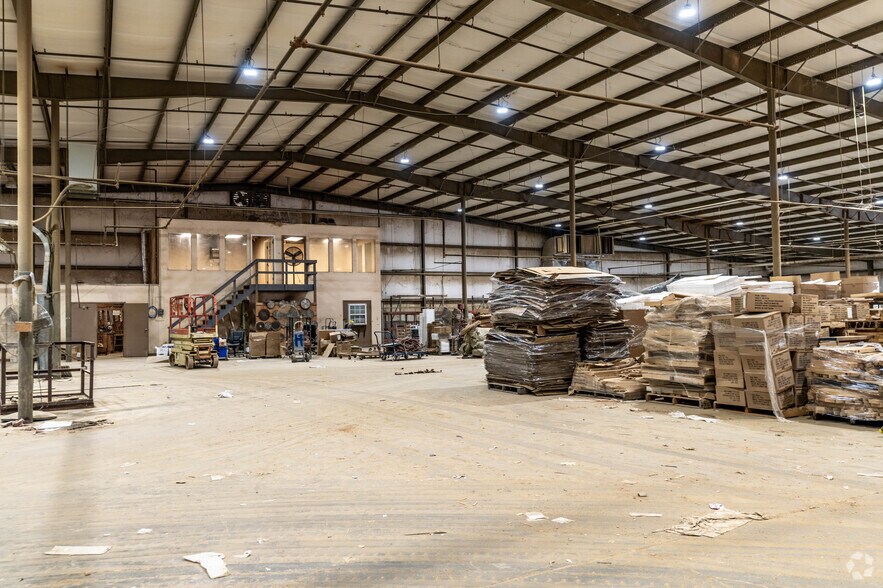 More Photos Of 4669 Mount Sharon Rd, Greenbrier Industrial For Lease
