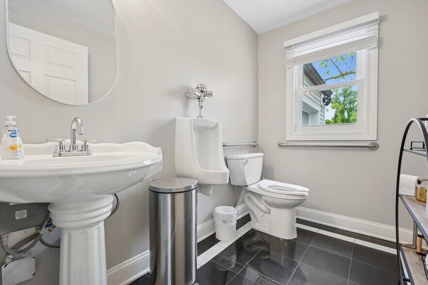 More Photos Of 1018 Mountain Ave, Mountainside Office For Sale