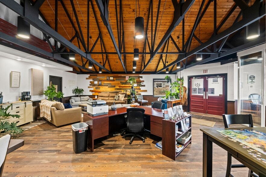 More Photos Of 2000 N 7th Ave, Bozeman Flex For Sale