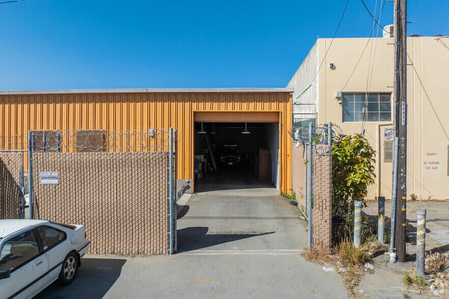 More Photos Of 2025-2035 Newcomb Ave, San Francisco Warehouse For Lease