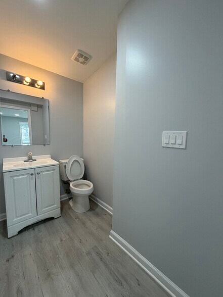 More Photos Of 13801 Brandywine Rd, Brandywine General Retail For Lease