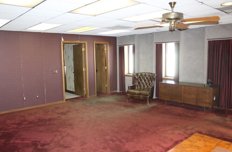 More Photos Of 4310 Oklahoma Ave, Woodward Distribution For Sale