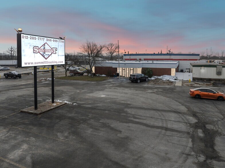 More Photos Of 1800 Progress Way, Jeffersonville Service For Lease