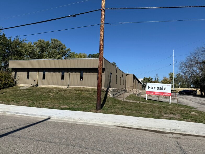 Primary Photo Of 11 College Ave, Des Moines Flex For Sale