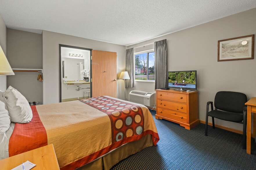 More Photos Of 726 S Lake Ave, Phillips Hotel For Sale