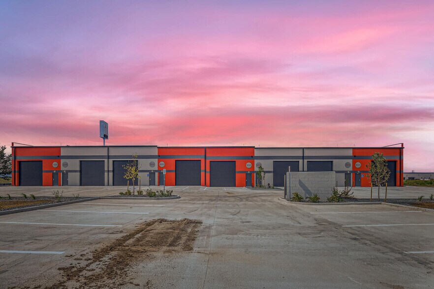 More Photos Of 11 NW Frontage Rd, Fort Collins Showroom For Lease