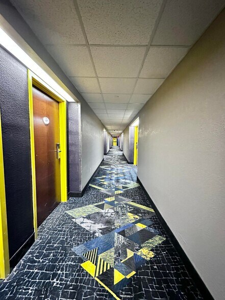 More Photos Of 2075 Highway 192 W, London Hotel For Sale