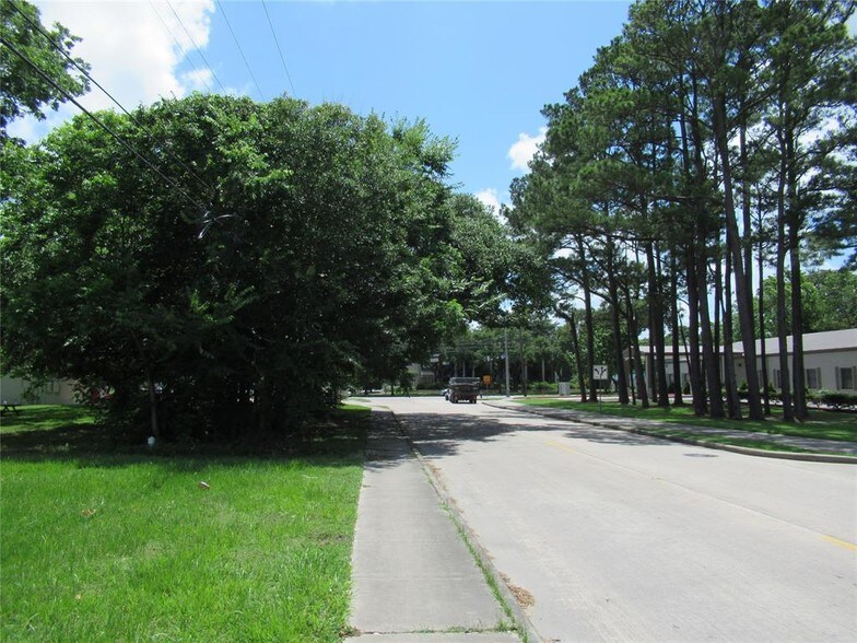 More Photos Of 101 E Walker St, League City Land For Sale