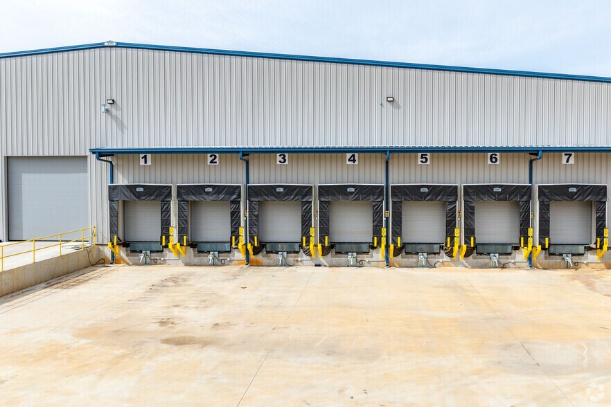 More Photos Of 3000 20th St NE, Cleveland Unknown For Lease