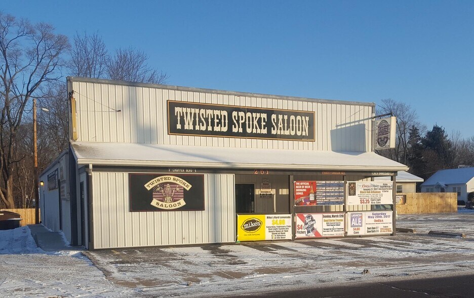 Primary Photo Of 251 Derby St, Pekin Bar For Lease