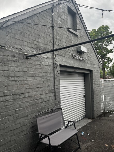 More Photos Of 717 Bellwood Ave, Bellwood Bar For Sale