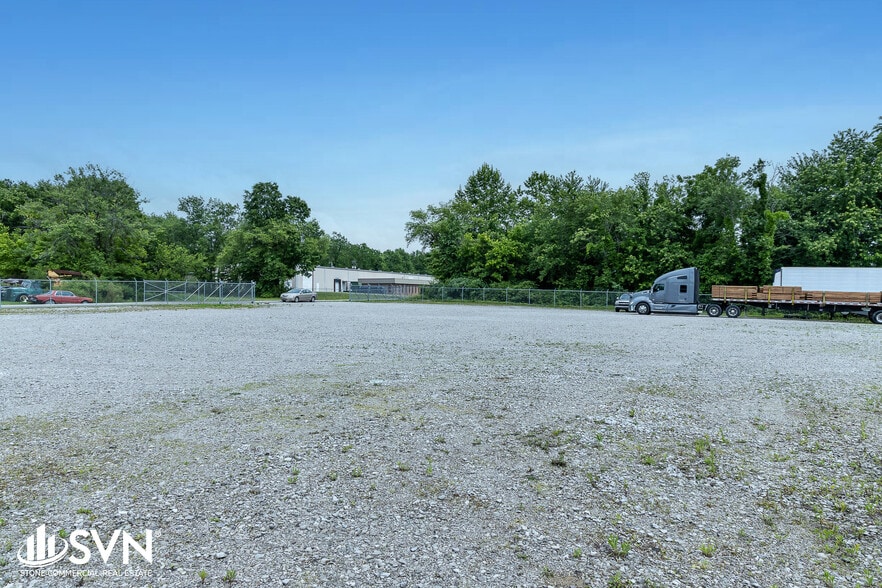 More Photos Of 136 Armory St, London Warehouse For Lease