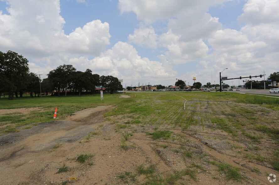 More Photos Of 2719 Denton Hwy, Haltom City Land For Lease